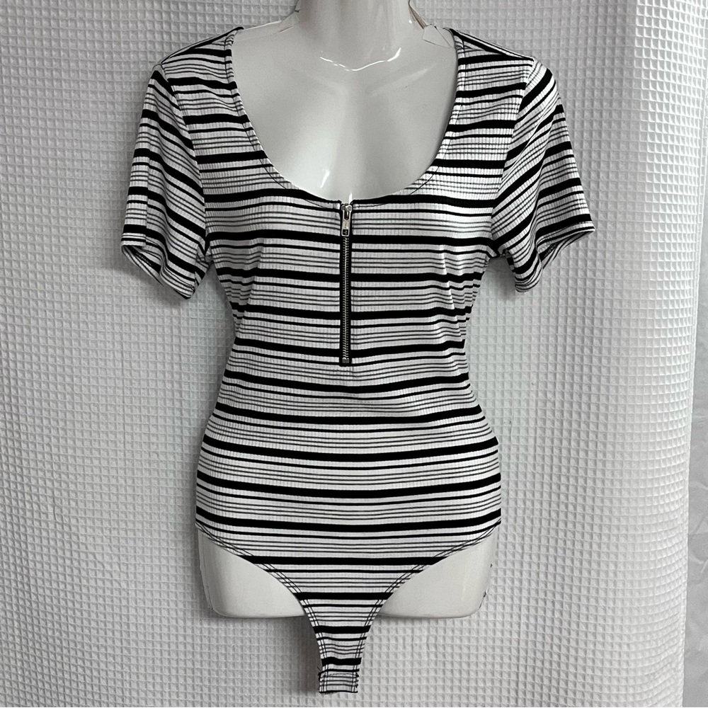 Charlotte Russe ladies Monochrome Striped Bodysuit size large